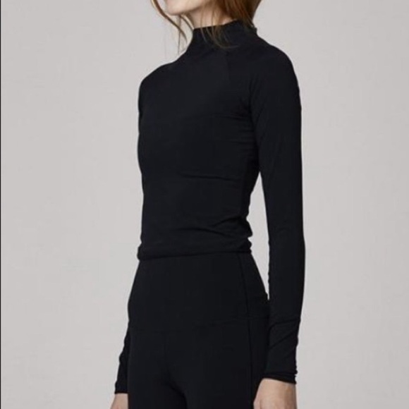 WONE The Rashee Mockneck Crop Top long Sleeve - Picture 2 of 8